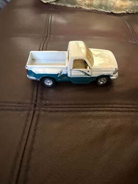 Vintage 1990s Road Champs Ford F-150 Flareside Pickup Truck 1:43 Scale Diecast